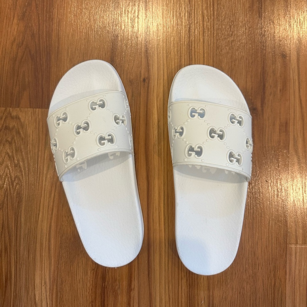 White Gucci slides size 8